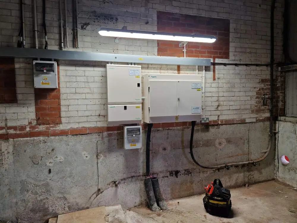 LV distribution by electrical contractors at a port following emergency generator installation